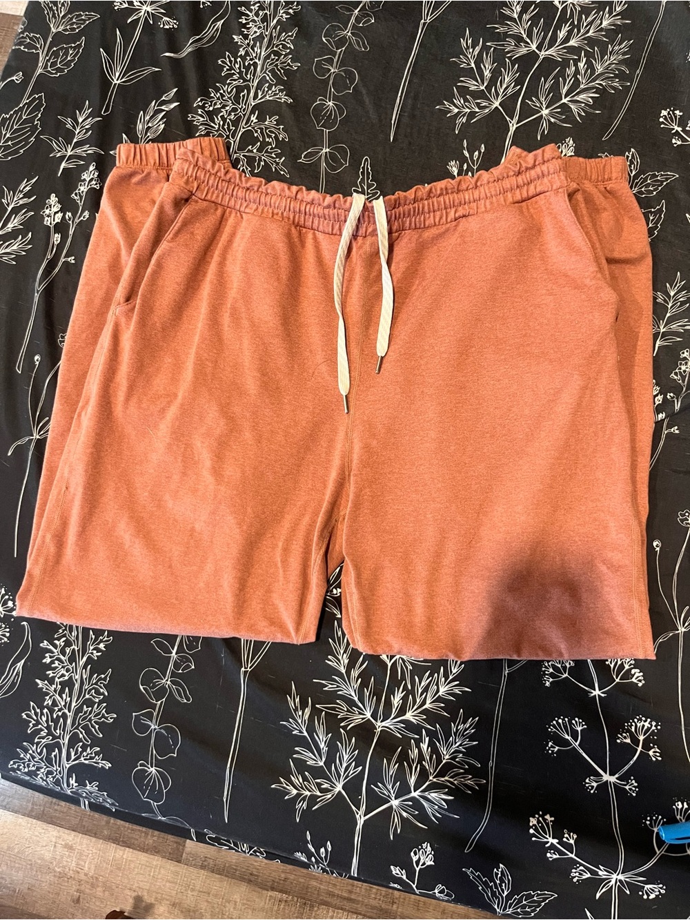 Vuori Dusty Rose Drawstring Joggers